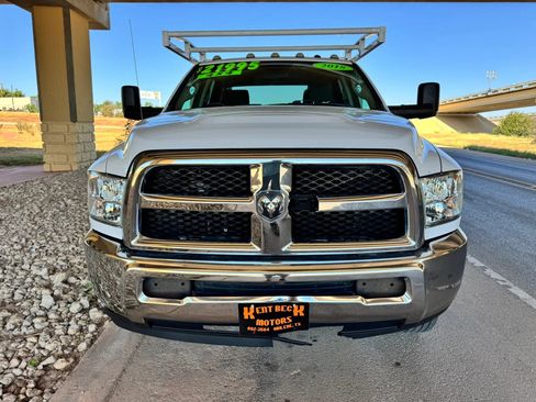 Used 2018 RAM 3500 Tradesman w/ Chrome Appearance Group AWD/4WD image 8