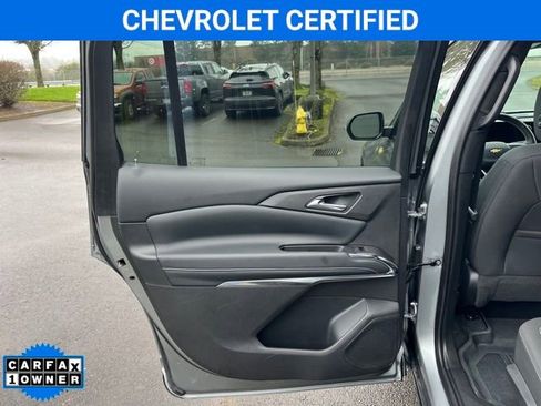 Certified 2025 Chevrolet Traverse LT w/ Sun and Wheel Package image 11