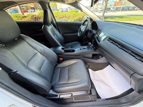 Used 2020 Honda HR-V Touring image 39