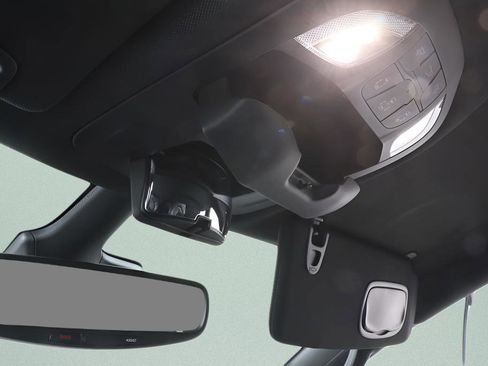 Used 2026 Chrysler Pacifica Select image 16