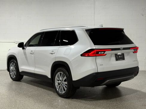 Used 2024 Toyota Grand Highlander AWD image 6