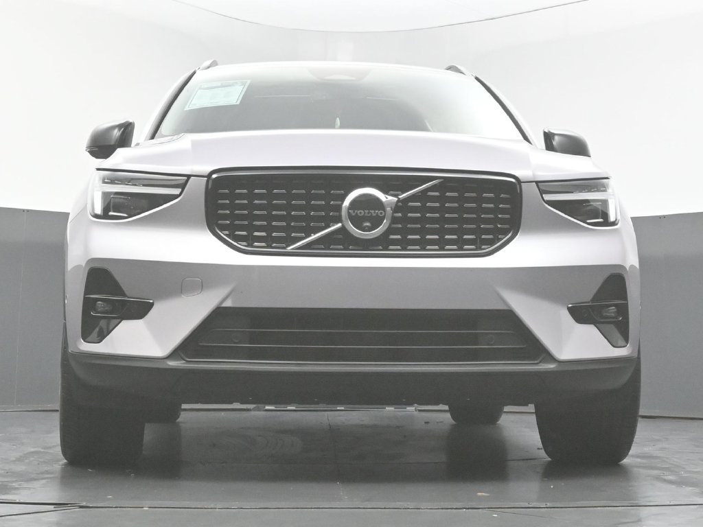 Used 2026 Volvo XC40 B5 Plus AWD/4WD image 44