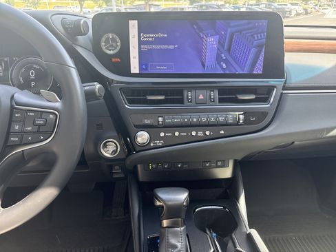 Used 2025 Lexus ES 300h w/ Premium Package FWD image 30