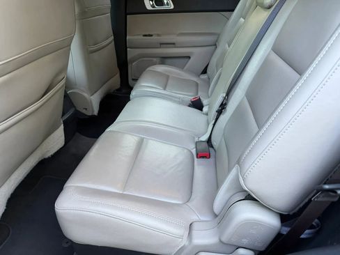 Used 2013 Ford Explorer XLT FWD image 9