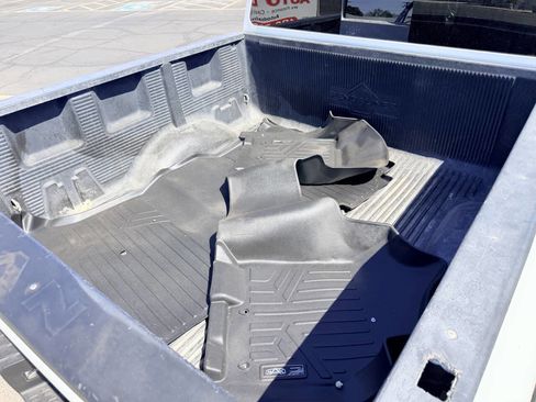 Used 2017 Nissan Titan SV RWD image 22