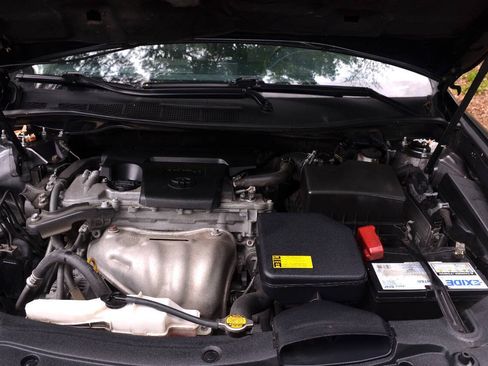Used 2014 Toyota Camry XLE w/ Leather Package FWD image 18
