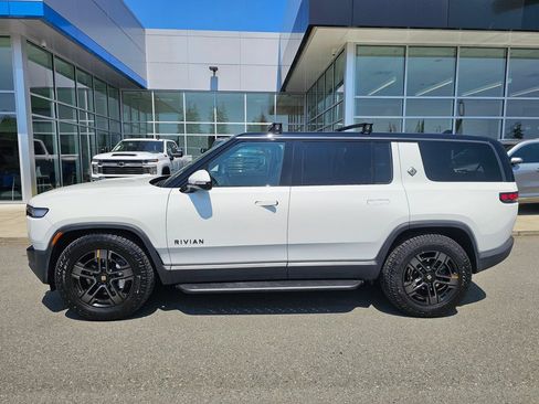 Used 2025 Rivian R1S Adventure AWD/4WD image 2