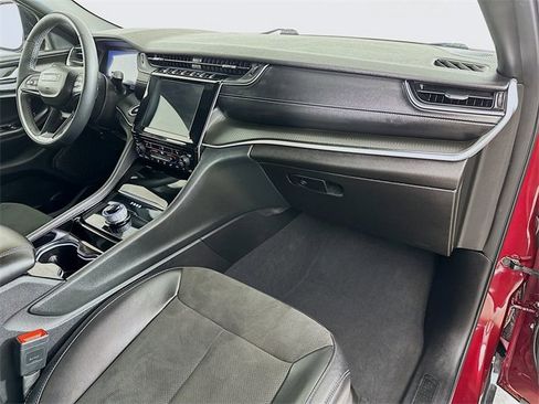 Used 2023 Jeep Grand Cherokee L Laredo image 33