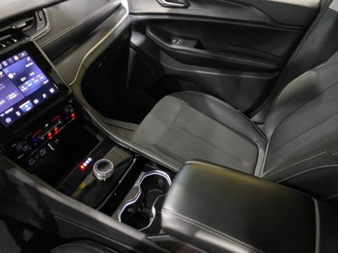 Used 2023 Jeep Grand Cherokee L Laredo AWD/4WD image 16