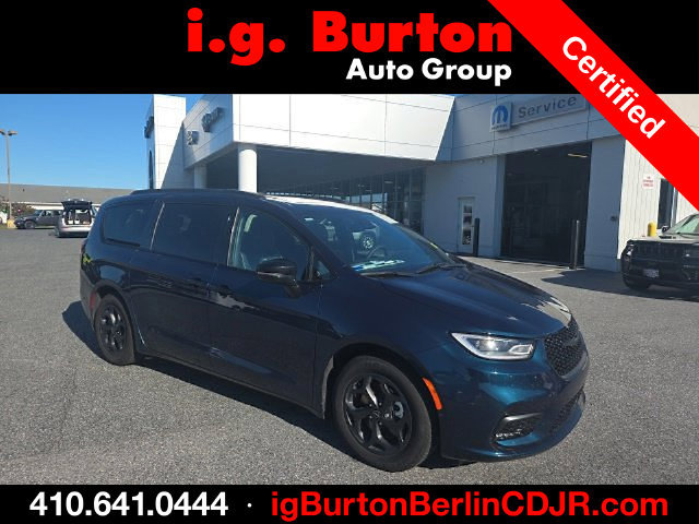 Used 2025 Chrysler Pacifica Premium FWD image 1