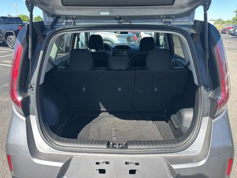 Used 2025 Kia Soul LX w/ LX Technology Package FWD image 9
