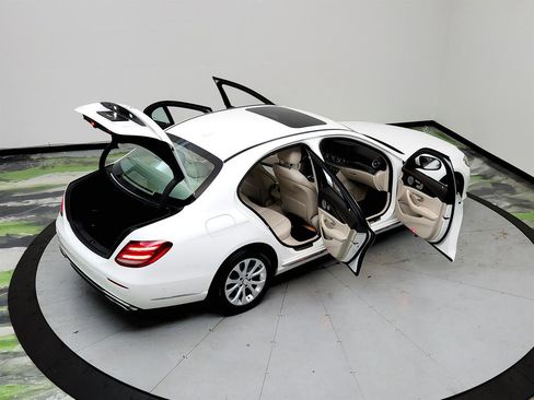 Used 2017 Mercedes-Benz E 300 image 39
