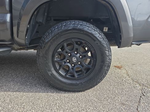 Used 2022 Toyota Tacoma SR5 image 32