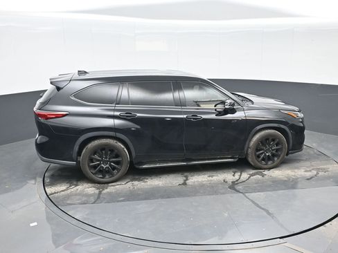 Used 2021 Toyota Highlander LE image 28