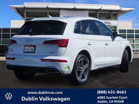 Used 2023 Audi Q5 e Premium w/ Convenience Package image 4