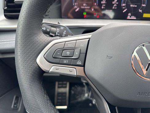 New 2026 Volkswagen Tiguan SE R-Line FWD image 35