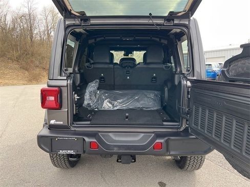 New 2025 Jeep Wrangler Sahara image 24