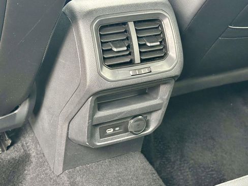 Certified 2022 Volkswagen Tiguan SE R-Line image 24
