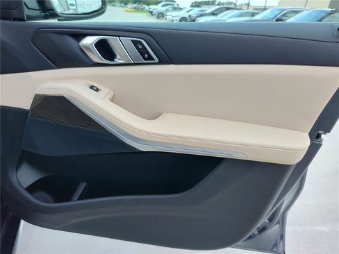 Used 2022 BMW X5 xDrive40i w/ Parking Assistance Package image 25