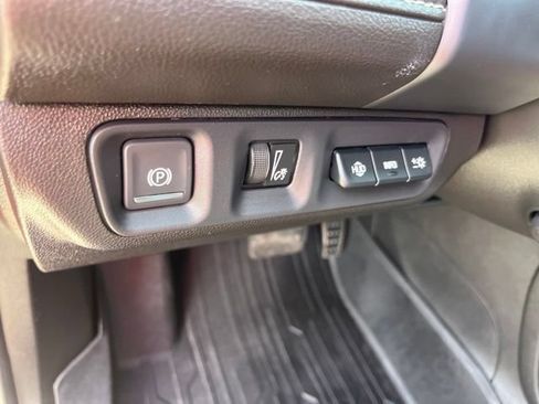 Used 2023 GMC Acadia SLT w/ Elevation Edition FWD image 18