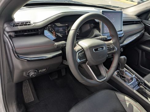 Used 2024 Jeep Compass Trailhawk AWD/4WD image 18