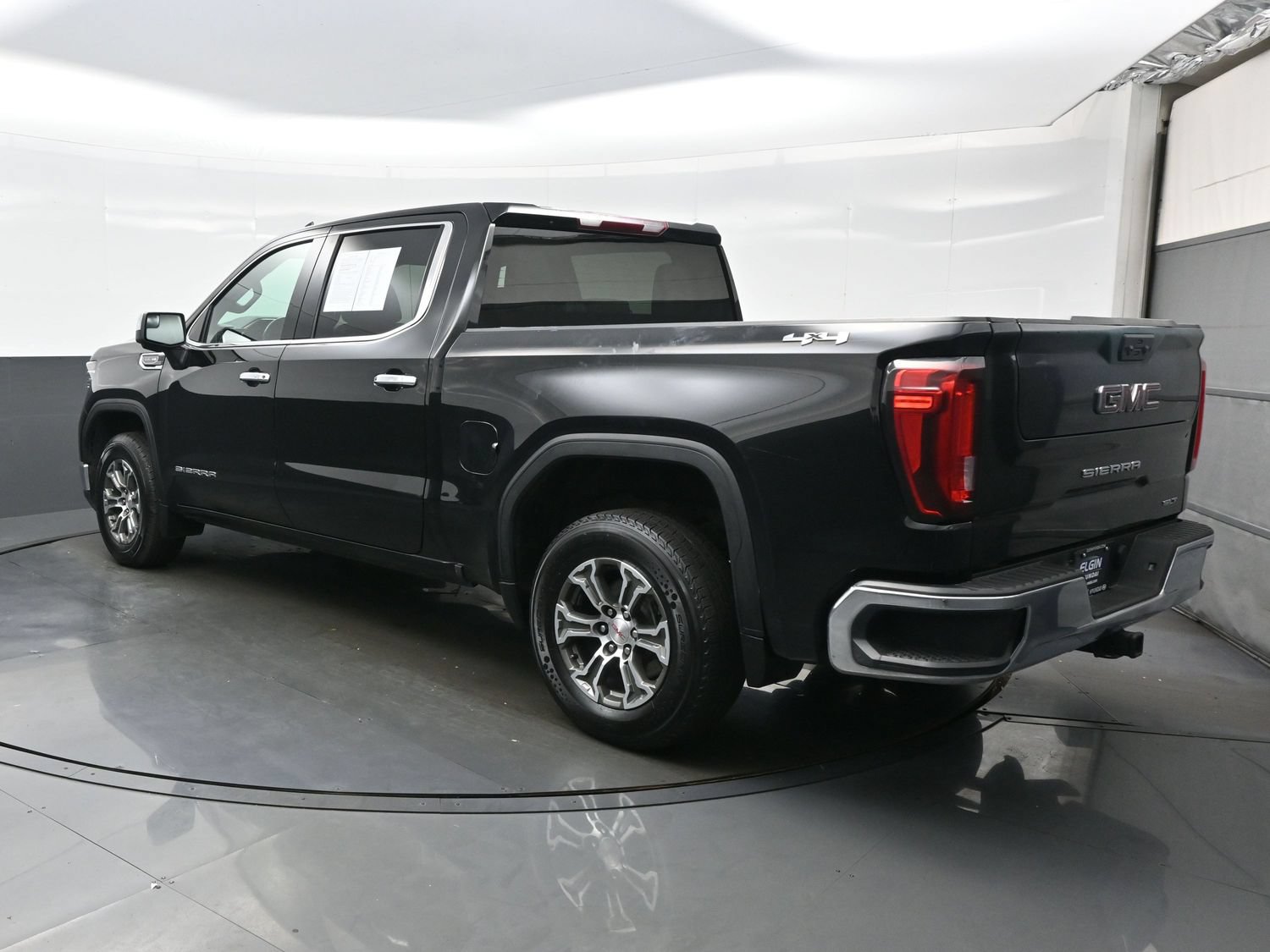 Used 2025 GMC Sierra 1500 SLT AWD/4WD image 4