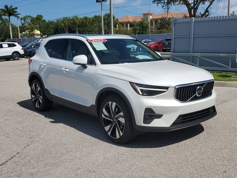 Used 2025 Volvo XC40 B5 Ultra w/ Protection Package AWD/4WD image 2