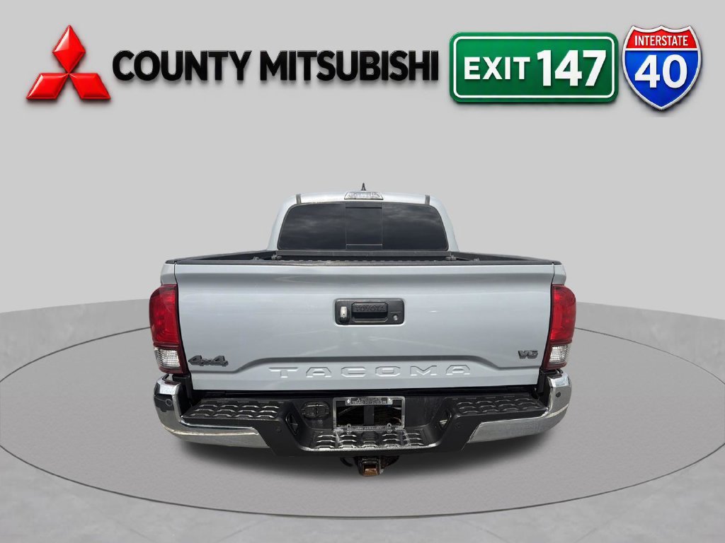 Used 2019 Toyota Tacoma SR5 AWD/4WD image 9