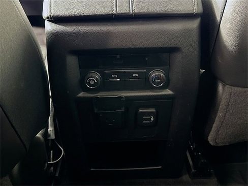 Used 2023 Chevrolet Traverse LT w/ LT Premium Package image 26