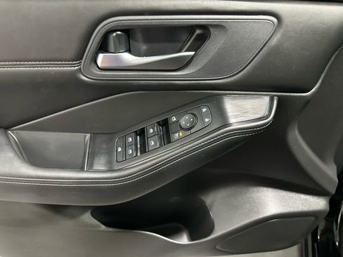 Used 2023 Nissan Rogue SV w/ SV Premium Package image 9