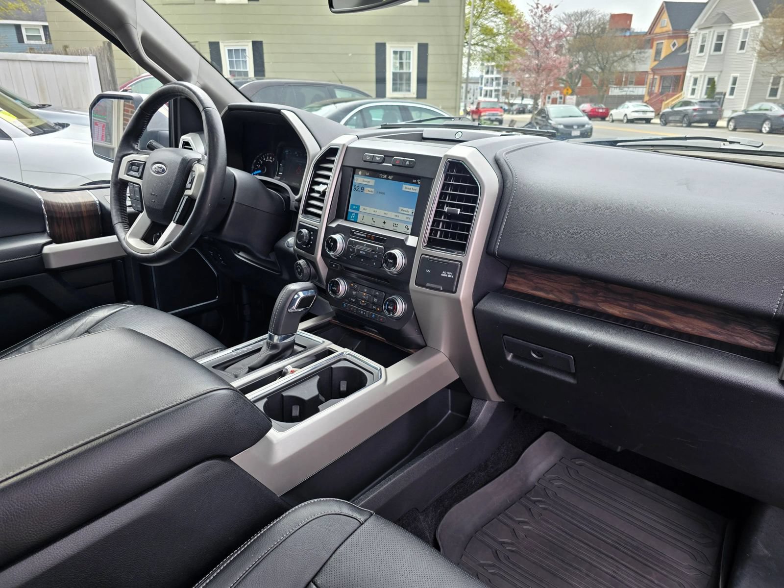 Used 2018 Ford F150 Lariat w/ Equipment Group 502A Luxury AWD/4WD image 15