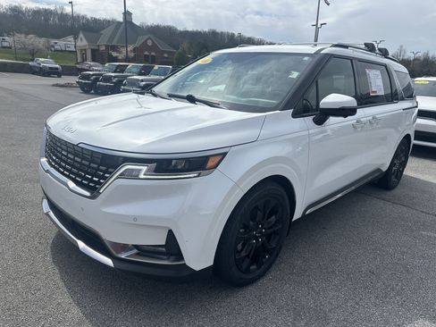 Used 2024 Kia Carnival SX image 2