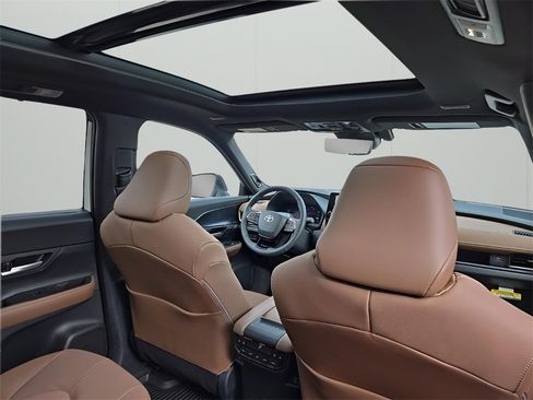 Used 2026 Toyota Grand Highlander AWD Hybrid image 19