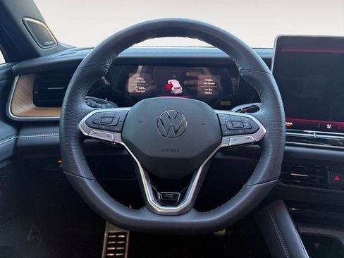 Used 2026 Volkswagen Tiguan SEL R-Line image 12