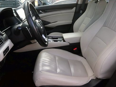 Used 2019 Honda Accord Touring image 14