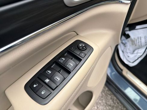 Used 2020 Jeep Grand Cherokee Limited RWD image 11