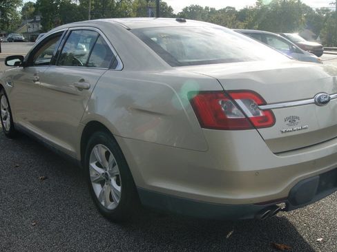 Used 2010 Ford Taurus SEL image 3
