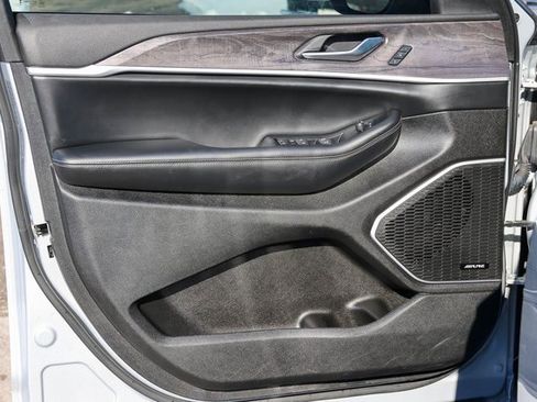 Used 2023 Jeep Grand Cherokee 4xe image 11