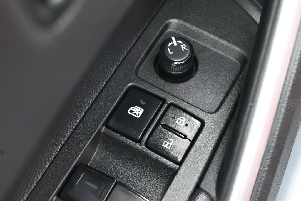 Used 2023 Toyota Corolla Cross XLE w/ Convenience Package FWD image 12
