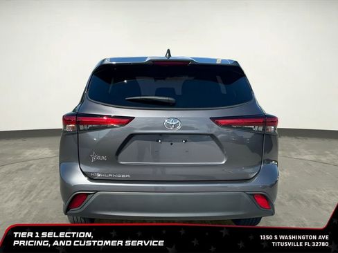 Used 2022 Toyota Highlander L FWD image 6