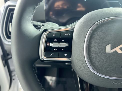 Certified 2024 Kia Sorento SX Prestige AWD/4WD image 18