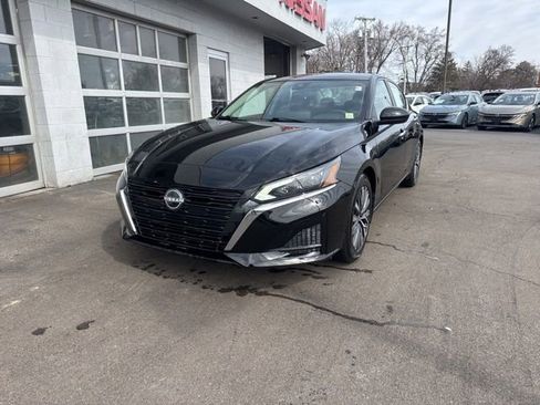 Used 2024 Nissan Altima 2.5 SV w/ SV Premium Package image 5
