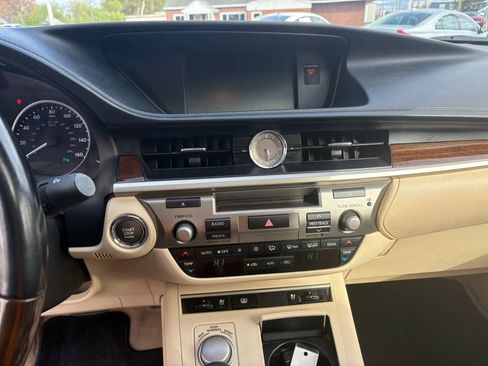 Used 2015 Lexus ES 350 w/ Luxury Package FWD image 19