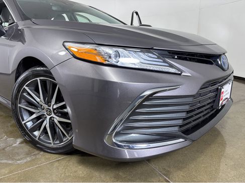Used 2023 Toyota Camry XLE image 7