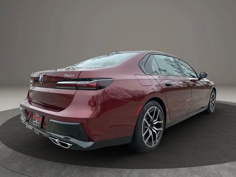 Used 2025 BMW 760i xDrive w/ Executive Package AWD/4WD image 5