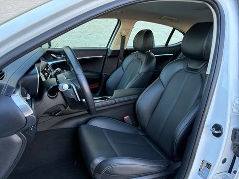 Used 2026 Genesis G70 2.5T RWD image 29