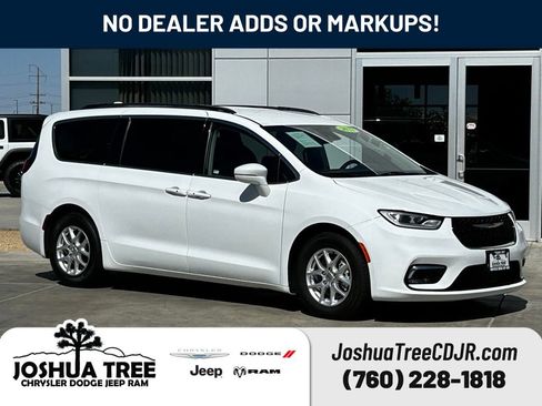 Used 2022 Chrysler Pacifica Touring-L FWD image 1