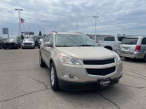 Used 2012 Chevrolet Traverse LT FWD image 2