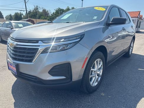Used 2023 Chevrolet Equinox LS w/ LS Convenience Package AWD/4WD image 3