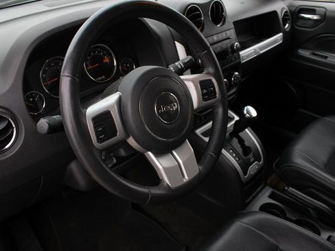 Used 2016 Jeep Compass Latitude image 2